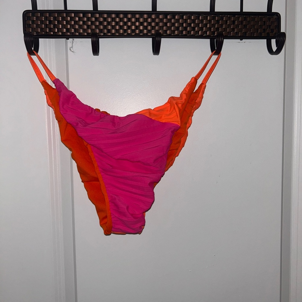 PrettyLittleThing Orange and Pink Bikini Top - Picture 4 of 4